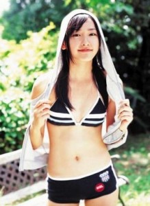 gakicup3 219x300 新垣結衣の私服がダサい？可愛いメイク方法とカップ・CM画像集！